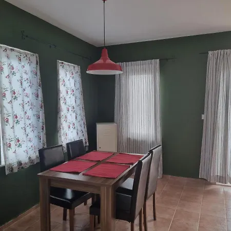 Xenia Apartment *